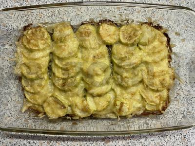 Kepti cukinijos su majonezo-česnako padažu ir sūriu pagrindine nuotrauka