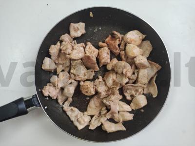 Kiaulienos filė, troškinta su pomidorais ir žirninėmis pupelėmis Žingsnis 1