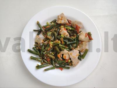 Kiaulienos filė, troškinta su pomidorais ir žirninėmis pupelėmis pagrindine nuotrauka