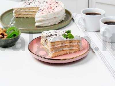 Velykinis tortas-kulichas pagrindine nuotrauka