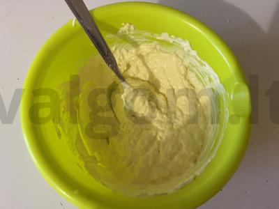 Krustingi česnakiniai sumuštiniai su šprotų Žingsnis 5