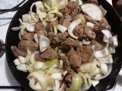 Jautienos kepenys majonezo-pieno padaže Žingsnis 3