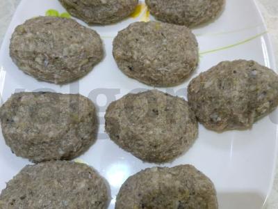 Žuvies kotletai ruginių miltų tešloje Žingsnis 1