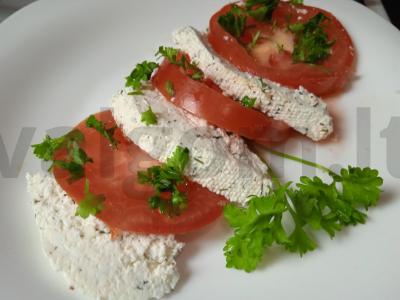 Adygei sūris iš kefyro pagrindine nuotrauka