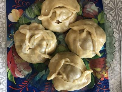 Mantai su mėsa ir bulvėmis pagrindine nuotrauka