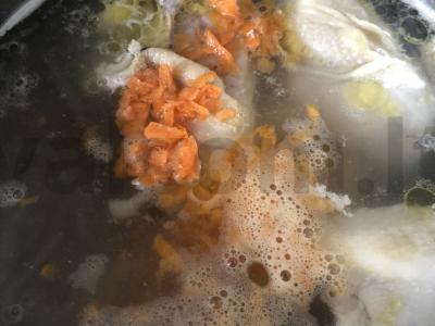 Sotūs vištienos sriuba su namine kiaušinių makaronais Žingsnis 3