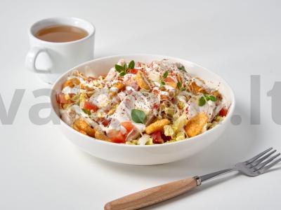 Salotas su kalakutienos filė ir rūkytomis vištienos šlaunelėmis pagrindine nuotrauka