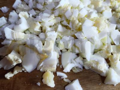 Vištienos, kiaušinio ir obuolio salotas Žingsnis 2