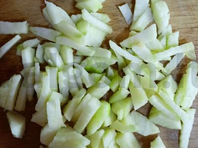 Vištienos, kiaušinio ir obuolio salotas Žingsnis 3