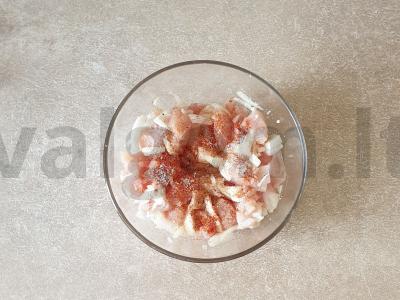 Mėsa puoduose su daržovėmis ir sūriu Žingsnis 2