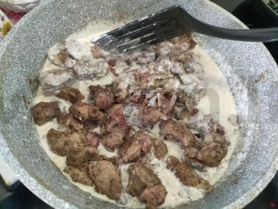 Vištienos kepenėlės grietinėlėje Žingsnis 7