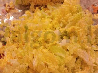 Salotos su konservuota sardinė ir Pekino kopūstu Žingsnis 1