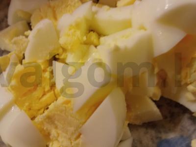 Salotos su konservuota sardinė ir Pekino kopūstu Žingsnis 3