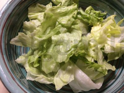 Lengva daržovių salotų su mikrožalumynais Žingsnis 1