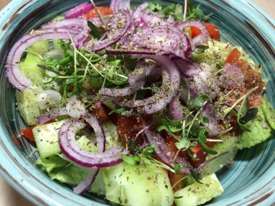 Lengva daržovių salotų su mikrožalumynais Žingsnis 3