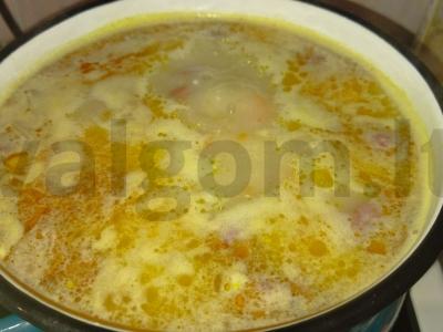 Sūrio sriuba su dešrelėmis Žingsnis 4