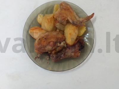 Bulvės su vištiena česnakinėje padaže, keptos orkaitėje pagrindine nuotrauka