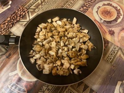 Šiltas salotas „Endžo“ su vištienos filė Žingsnis 3