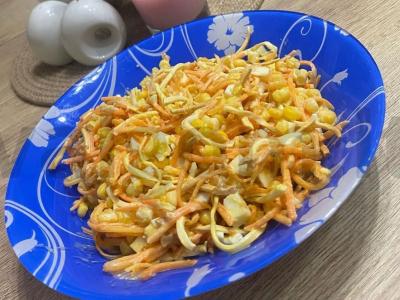 Salotas su rūkyta sūriu pagrindine nuotrauka