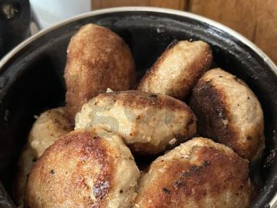 Kotletai kaip mokykloje pagrindine nuotrauka