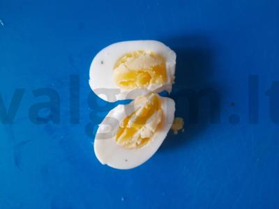 Sotūs vištienos sultinys su kiaušiniu ir žolelėmis Žingsnis 3