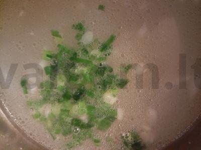 Sotūs vištienos sultinys su kiaušiniu ir žolelėmis Žingsnis 6