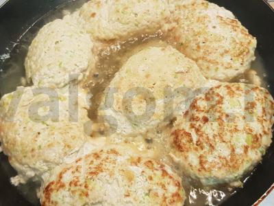 Kiaulienos ir jauno cukinijos kotletai Žingsnis 7