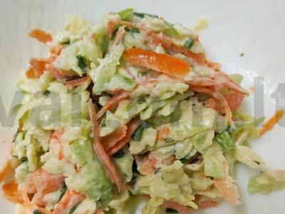 Ropės ir morkų salotos pagrindine nuotrauka