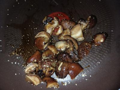 Daržovių salotas su keptu baklažanu ir šitake grybais Žingsnis 2