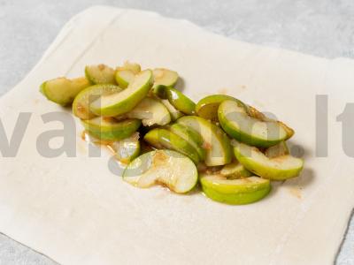 Obuolių pyragas iš sluoksniuotos tešlos Žingsnis 4