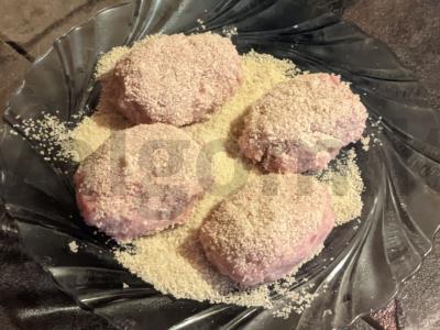 Kotletai su džiūvėsėliais Žingsnis 3