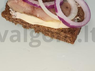 Sumuštiniai su silke ir marinuotais svogūnais Žingsnis 5