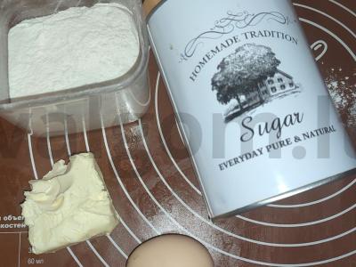 Prieskoniuoti rageliai su razinomis Žingsnis 1