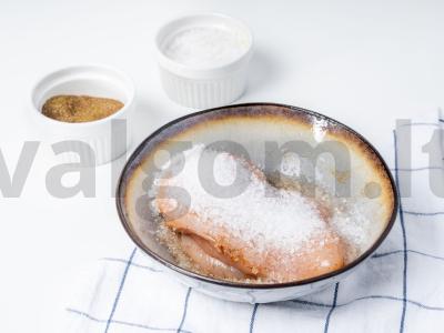 Kalkių filė su degtine ir prieskoniais Žingsnis 1