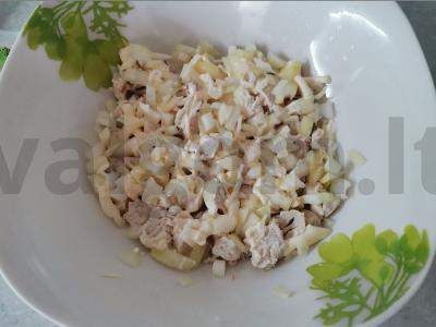 Salotas „Vyrų ašaros“ su vištienos krūtinėle, korėjietiška morkų salotomis ir grybais Žingsnis 2