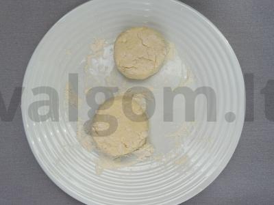 Sūrio blynai su grietinės ir aguonų padažu Žingsnis 2