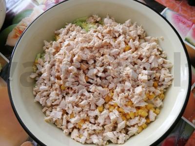 Salotas „Pavasario malonumas“ su vištienos filė Žingsnis 8