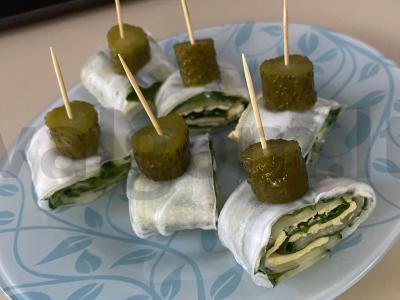 Žaliosios ritinėlės su sūriu ir špinatais pagrindine nuotrauka