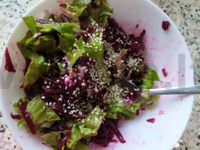 Virta burokėlių salotas pagrindine nuotrauka