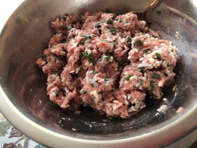 Vynmedžių lapuose suvynioti kopūstai su ryžiais Žingsnis 3