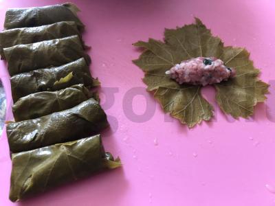 Vynmedžių lapuose suvynioti kopūstai su ryžiais Žingsnis 4