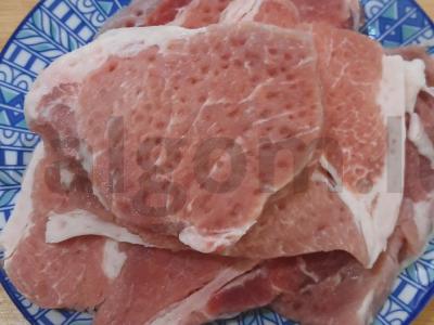 Kiaulienos kaklas su tešla ir džiūvėsėliais Žingsnis 2