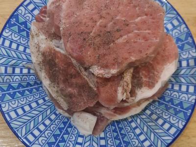 Kiaulienos kaklas su tešla ir džiūvėsėliais Žingsnis 3