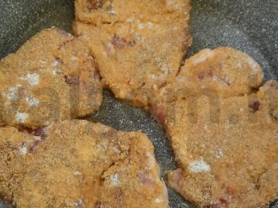 Kiaulienos kaklas su tešla ir džiūvėsėliais Žingsnis 8