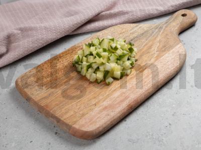 Karališkas salotas su šviežiu agurku ir lašiša Žingsnis 1