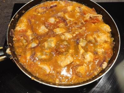 Kalakutienos karis su vyšniniais pomidorais pagrindine nuotrauka