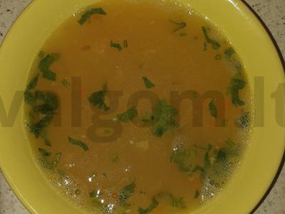 Žirnių sriuba su vištiena pagrindine nuotrauka