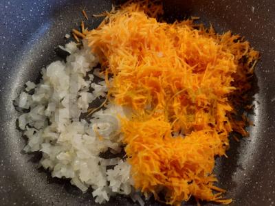 Vištienos sriuba su makaronais, daržovėmis ir prieskoniais Žingsnis 2