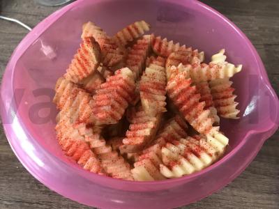 Banguota figūrinė kepta bulvė su mėsa Žingsnis 2