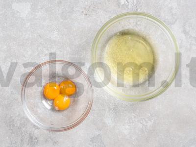 Medus biskvitas Žingsnis 1